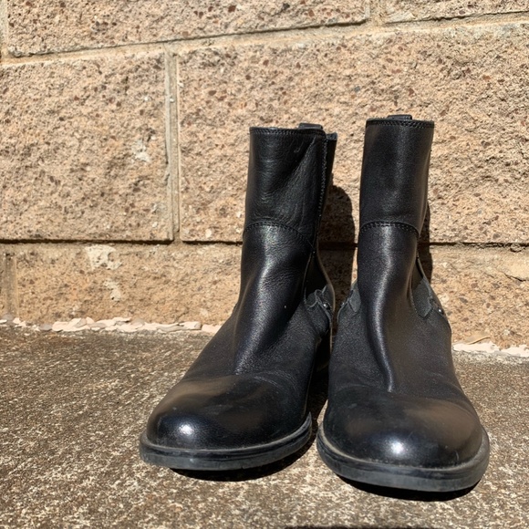 Jones Bootmaker Chelsea Boot. - Picture 2 of 9